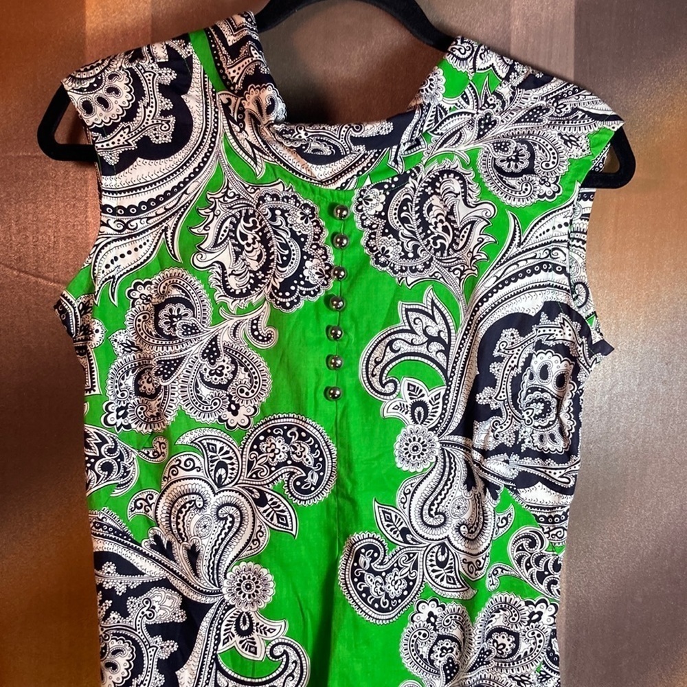 Vintage 70’s lime and navy paisley cotton dress. V back. 36” chest 32” waist 135